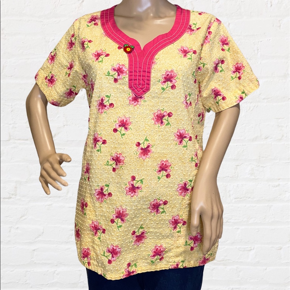 Mary Engelbreit Yellow with Flowers Cherries Scrub Top Shirt Size Medium VGC